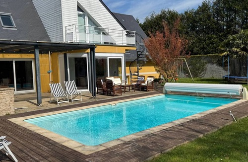 Bavent House | Modern 4-bedroom villa with large heated pool
