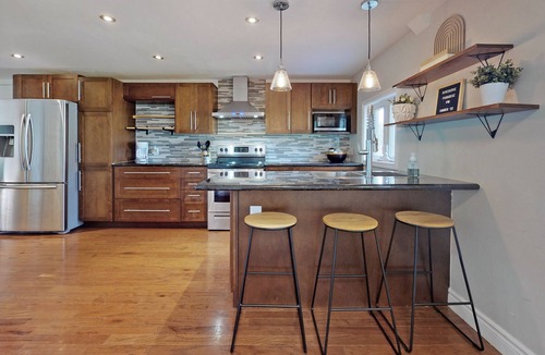 Keswick House | Modern 4 Bedroom Waterfront Retreat, By Lake Simcoe
