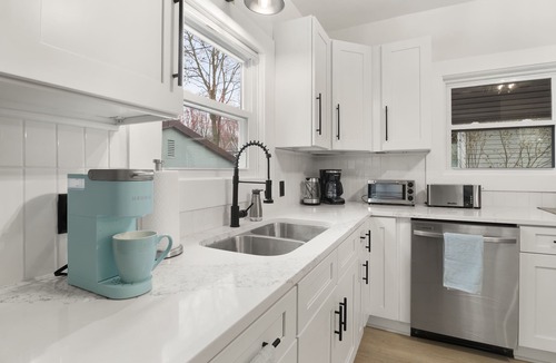 South Wedge House | Modern 4 BR/2 Bath House near University of Rochester