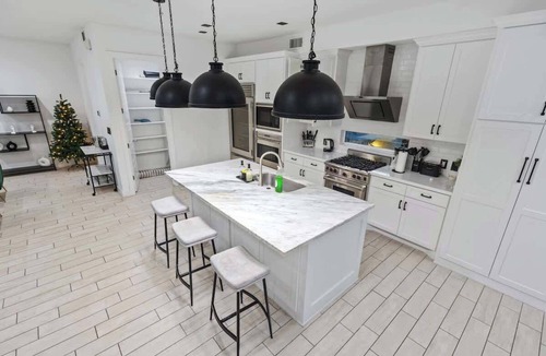 Greenway Plaza-Upper Kirby House | Modern 4-Story Townhome Med Center Sleeps 8