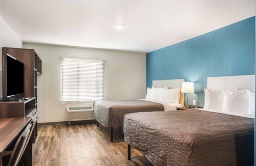 Newnan Hotel | Modern 4 Suites in Queen Size Beds w/Kitchen