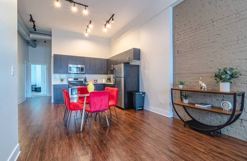 Near South Side Apartment | Modern 420-Friendly 3BR Unit Near McCormick & Lakefront