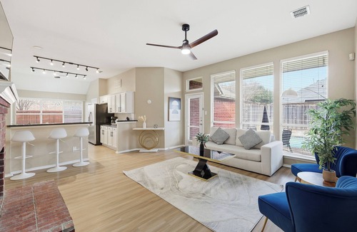 Frisco House | Modern 4B Retreat with Pool in Frisco