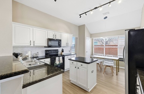 Frisco House | Modern 4B Retreat with Pool in Frisco