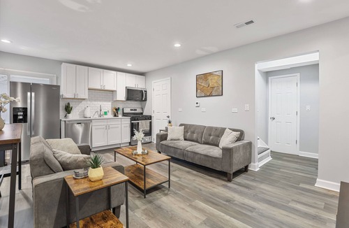Bensenville House | Modern 4BD 2BA Family Home - Central AC/Bensenville