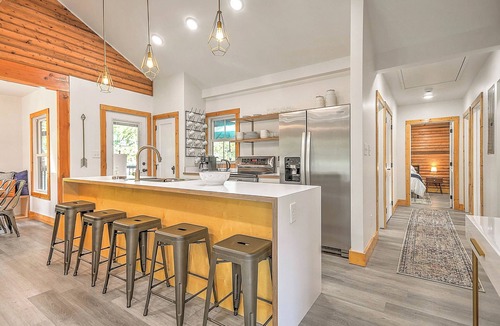 Johnson City House | Modern 4BD/4.5BA Home Near ETSU, Mountain Home VA, JCMC, & Downtown JC