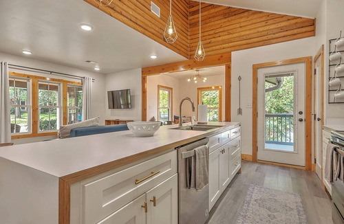 Johnson City House | Modern 4BD/4.5BA Home Near ETSU, Mountain Home VA, JCMC, & Downtown JC