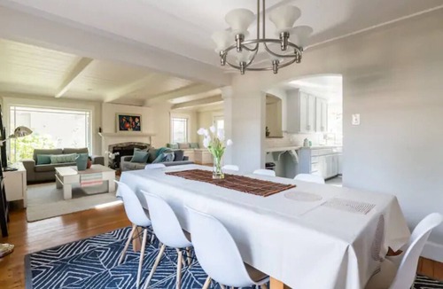 Shoreline West House | Modern 4bd Getaway In Downtown MV With Pool!