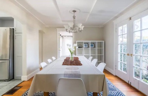 Shoreline West House | Modern 4bd Getaway In Downtown MV With Pool!