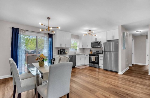 Lake in the Hills House | Modern 4BD Home in Lake Hills Pet friendly