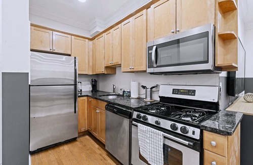 Old City Apartment | Modern 4BD Home Sleeps 10 by Old City Center Plaza