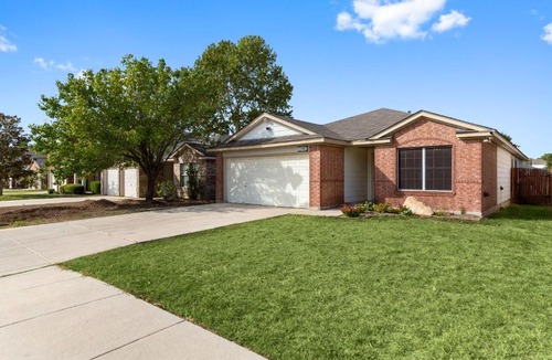 Wetmore House | Modern 4bd sleeps 8, min from 6 Flags Fiesta Texas