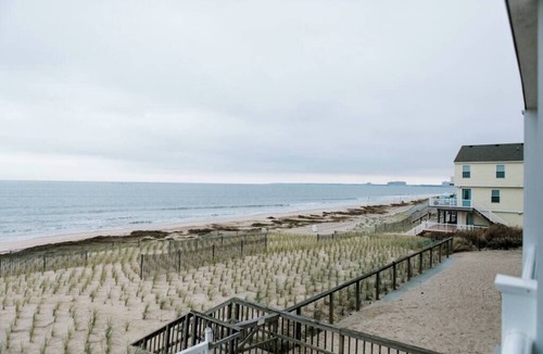 Chic's Beach House | Modern 4bdr Oceanfront home