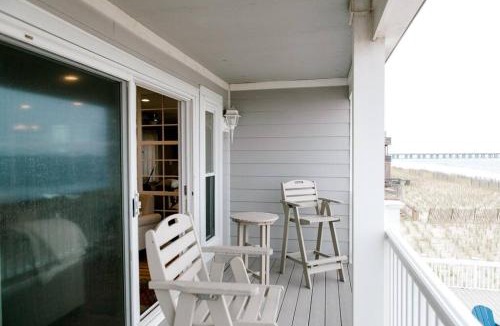 Chic's Beach House | Modern 4bdr Oceanfront home