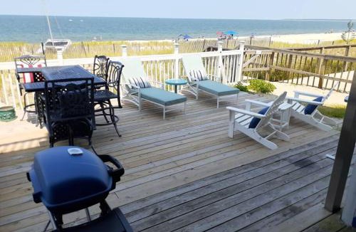 Chic's Beach House | Modern 4bdr Oceanfront home