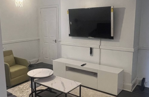 Tilbury House | Modern 4bed house for 9 guests