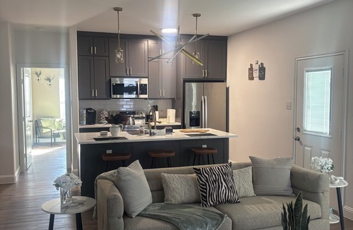 Fort Worth House | Modern 4BR/2.5BA Townhouse in the Heart of Fort Worth