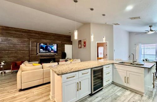 Kissimmee House | Modern 4BR 2BA with pool in gated community