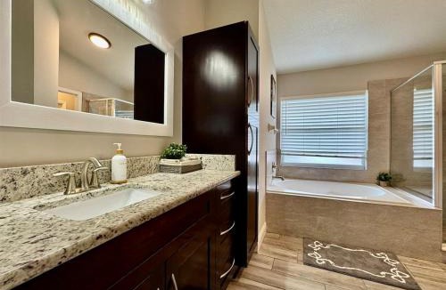 Kissimmee House | Modern 4BR 2BA with pool in gated community