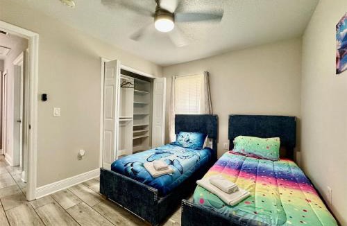 Kissimmee House | Modern 4BR 2BA with pool in gated community