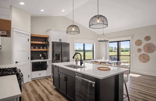 Waukee House | Modern 4BR/3BA Urbandale Home Near DSM