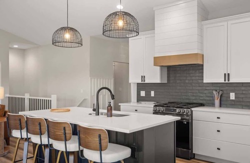 Waukee House | Modern 4BR/3BA Urbandale Home Near DSM