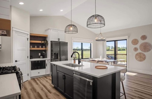 Waukee House | Modern 4BR/3BA Urbandale Home Near DSM