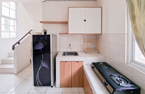 Pagedangan Apartment | Modern 4Br Apartment At Guest House Vanya Park