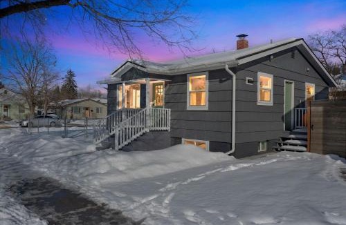 Franklin to the Fort House | Modern 4BR Bungalow with AC, Fire Pit, and BBQ