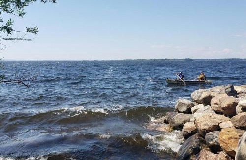 Waubaushene House | Modern 4BR Cottage, Hot Tub & Sauna on Tay Trail