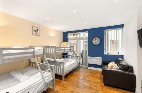Shacklewell Apartment | Modern 4BR Flat Sleeps 13 Perfect for Big Groups
