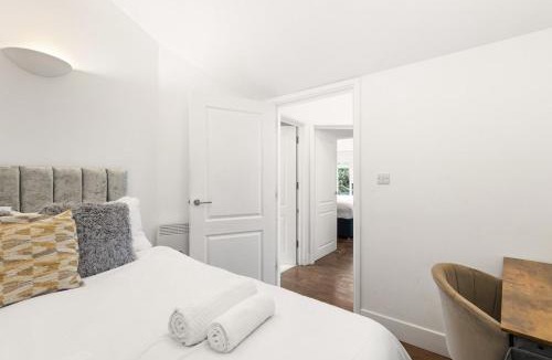 Shacklewell Apartment | Modern 4BR Flat Sleeps 13 Perfect for Big Groups