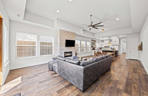 Old East Dallas House | Modern 4BR Home I Ping Pong I Near Downtown Dallas I Mins to Bars/Restaurants