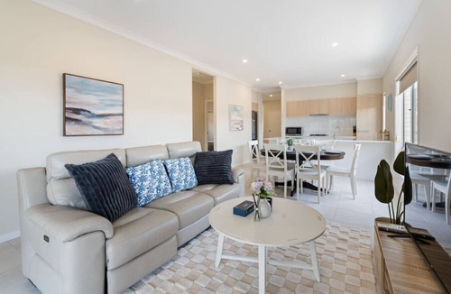 Brisbane House | Modern 4BR Home in Peaceful White Rock Community