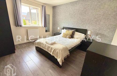 West Thurrock House | Modern 4BR Home in Grays