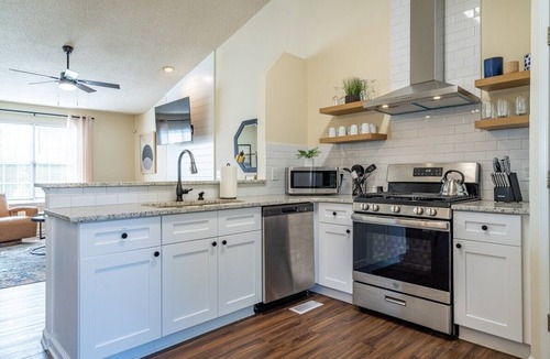 Cartersville House | Modern 4BR Home w/King Bed and Fire Pit