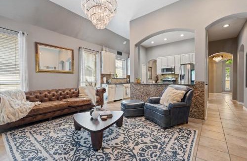 Forest Ridge Apartment | Modern 4BR Home w WiFi by Dell Diamond