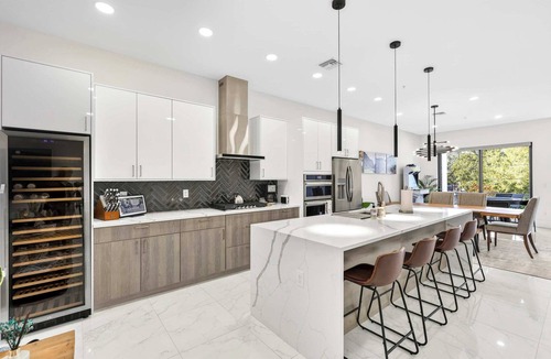 Downtown Apartment | Modern 4BR Home with Rooftop Oasis