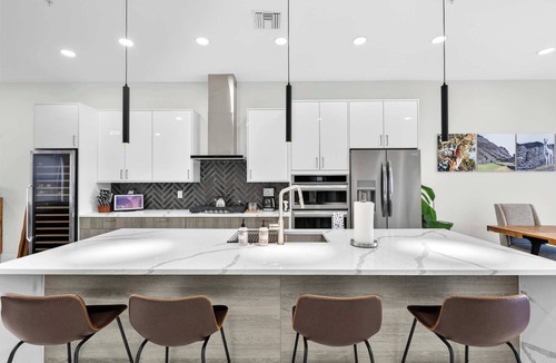 Downtown Apartment | Modern 4BR Home with Rooftop Oasis