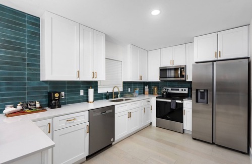 Beacon Ridge House | Modern 4BR House 10mins to Downtown