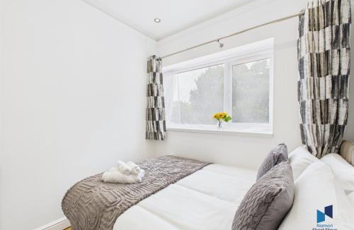 Purley House | Modern 4BR House, Spacious, Garden, Free Parking