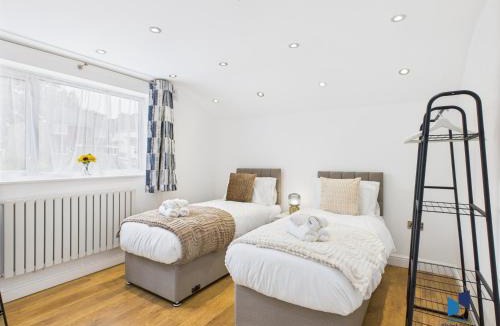 Purley House | Modern 4BR House, Spacious, Garden, Free Parking