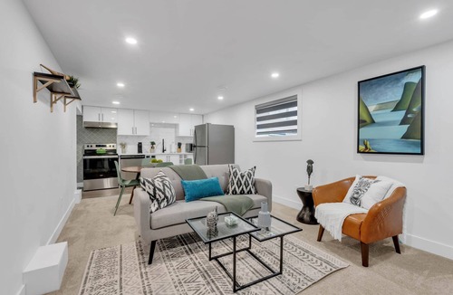 Killarney House | Modern 4BR | Main Floor King | Central + Parking