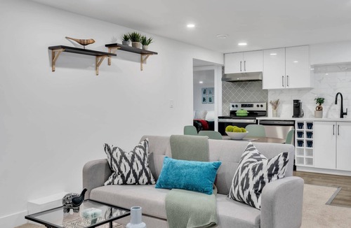 Killarney House | Modern 4BR | Main Floor King | Central + Parking