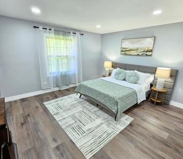 Gurnee Villa | Modern 4BR Near Six Flags & Naval Base