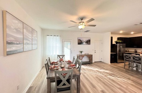 Del Valle House | Modern 4BR New Home w Luxury Touches 15m DT Austin