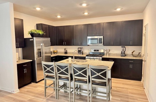 Del Valle House | Modern 4BR New Home w Luxury Touches 15m DT Austin