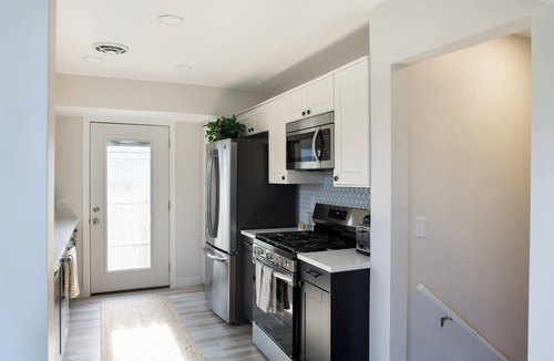 Minneapolis House | Modern 4BR Retreat - Sauna, Arcade & Fire Pit - 6min to Downtown Minneapolis