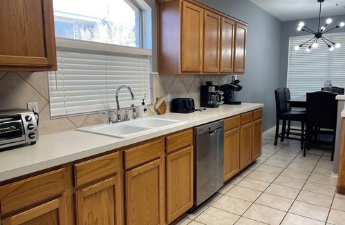 Far North Central House | Modern 4BR Retreat Close to JW Marriott & Bulverde