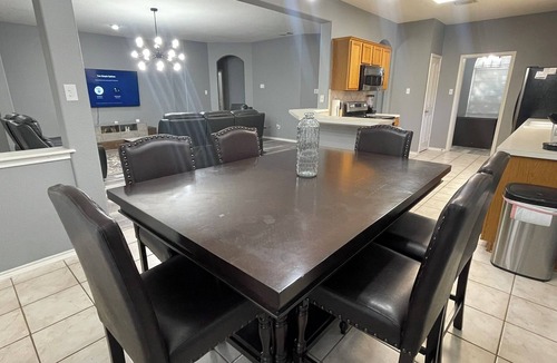 Far North Central House | Modern 4BR Retreat Close to JW Marriott & Bulverde